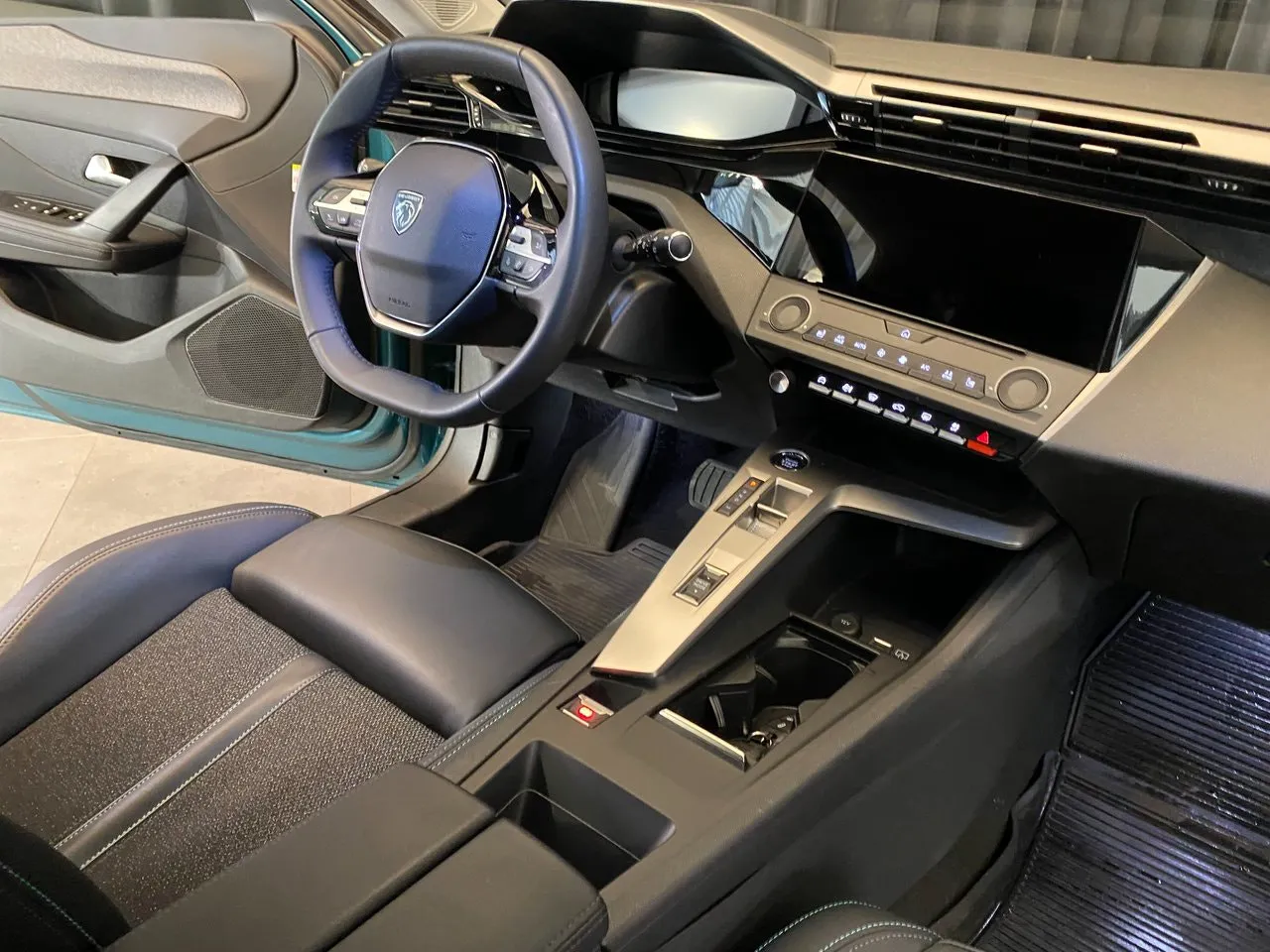 Vehicle image 33