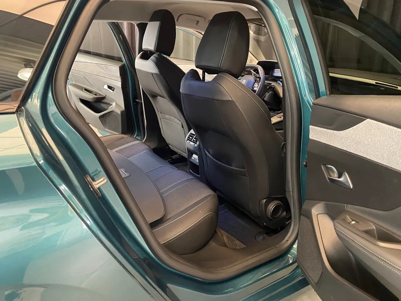 Vehicle image 30