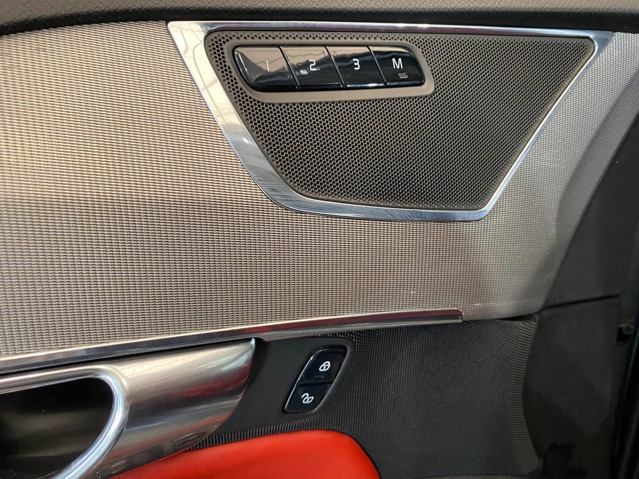Vehicle image 34