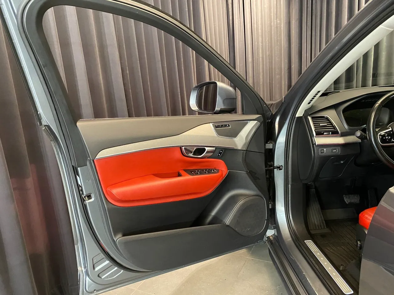 Vehicle image 33