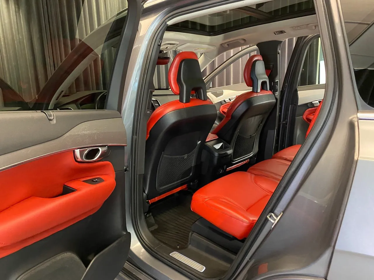Vehicle image 32