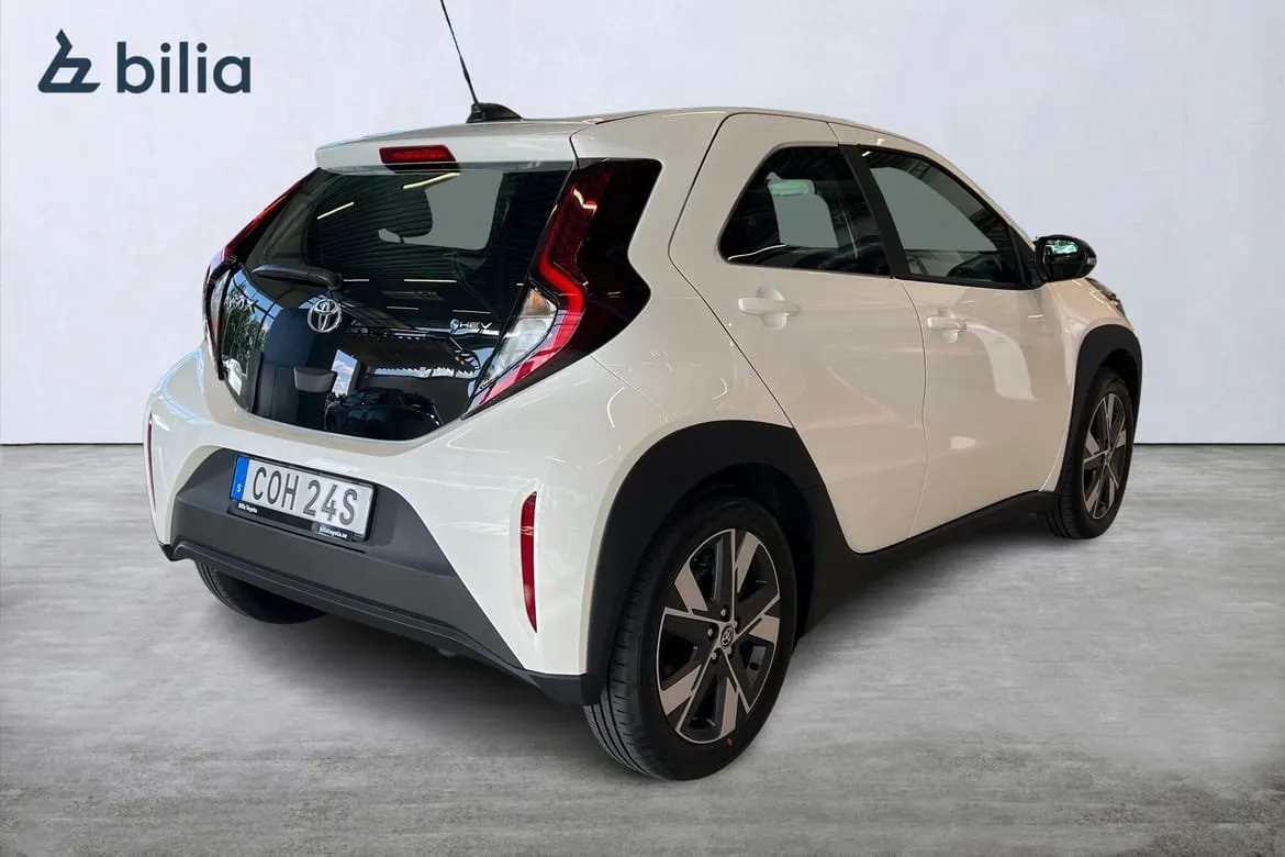 Vehicle image 18