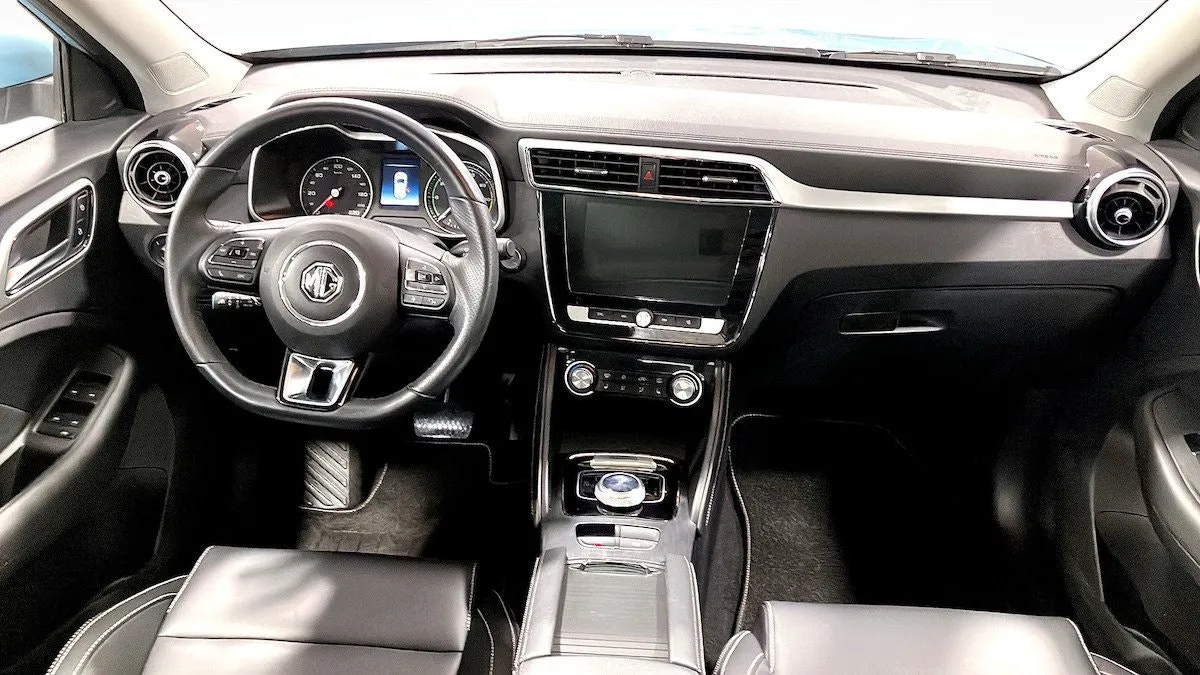 Vehicle image 3