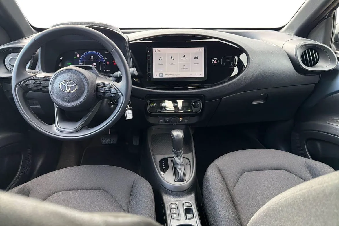 Vehicle image 9