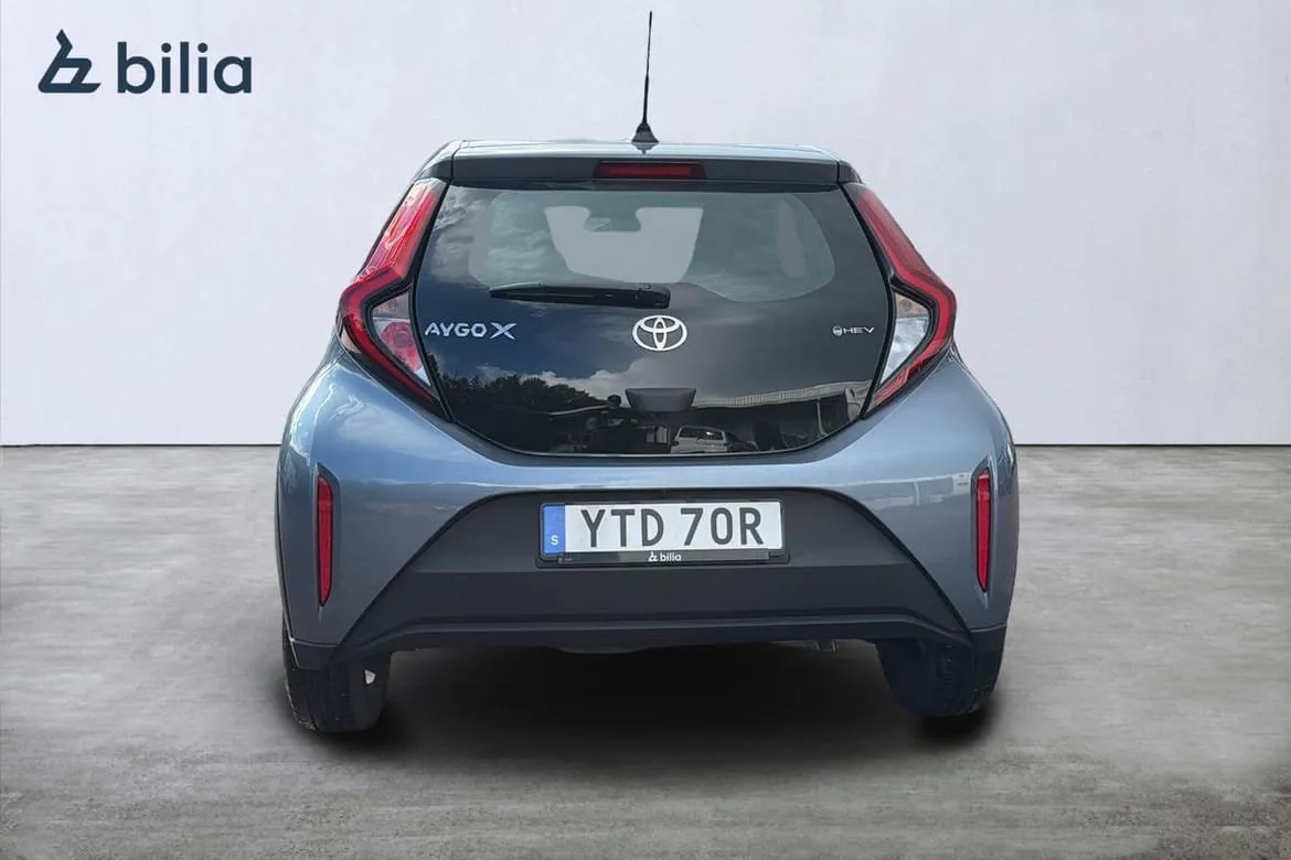 Vehicle image 4