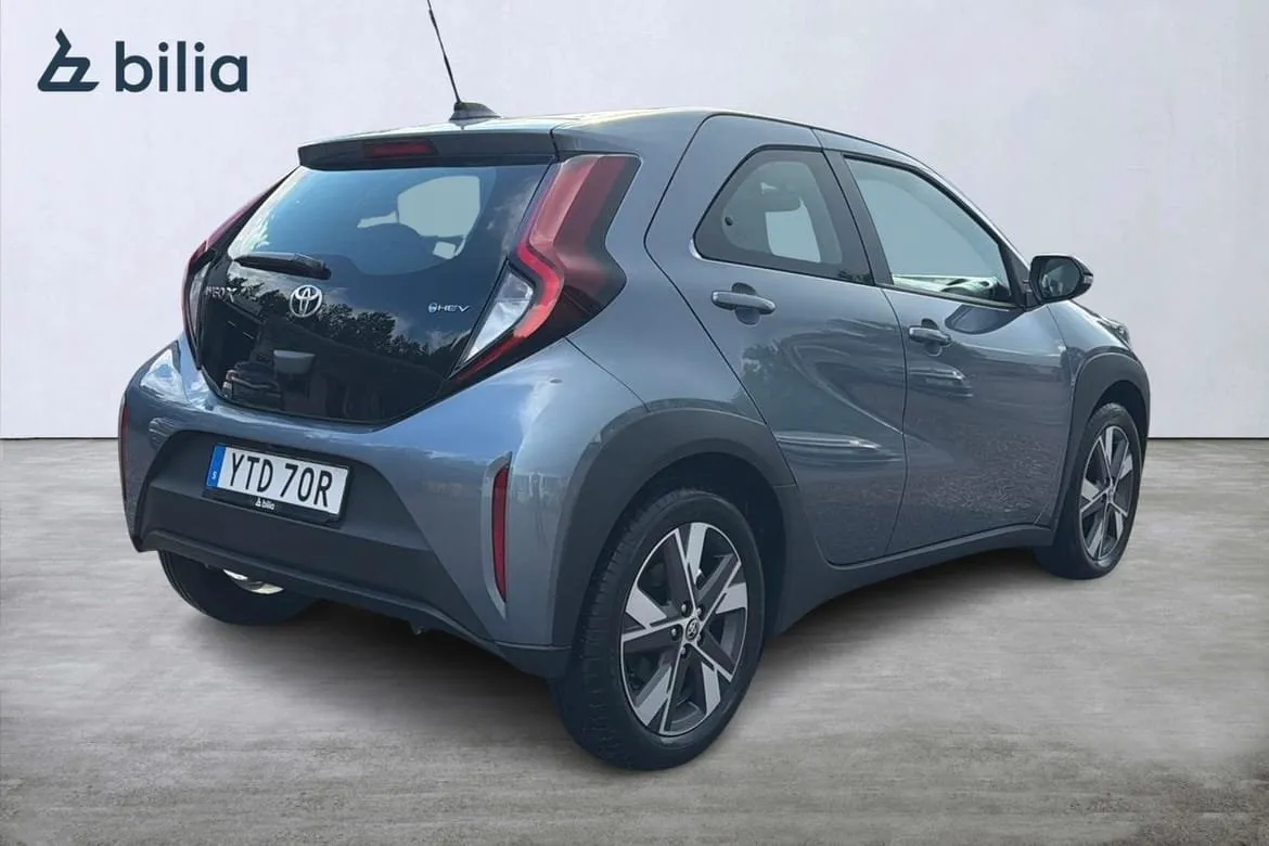 Vehicle image 18