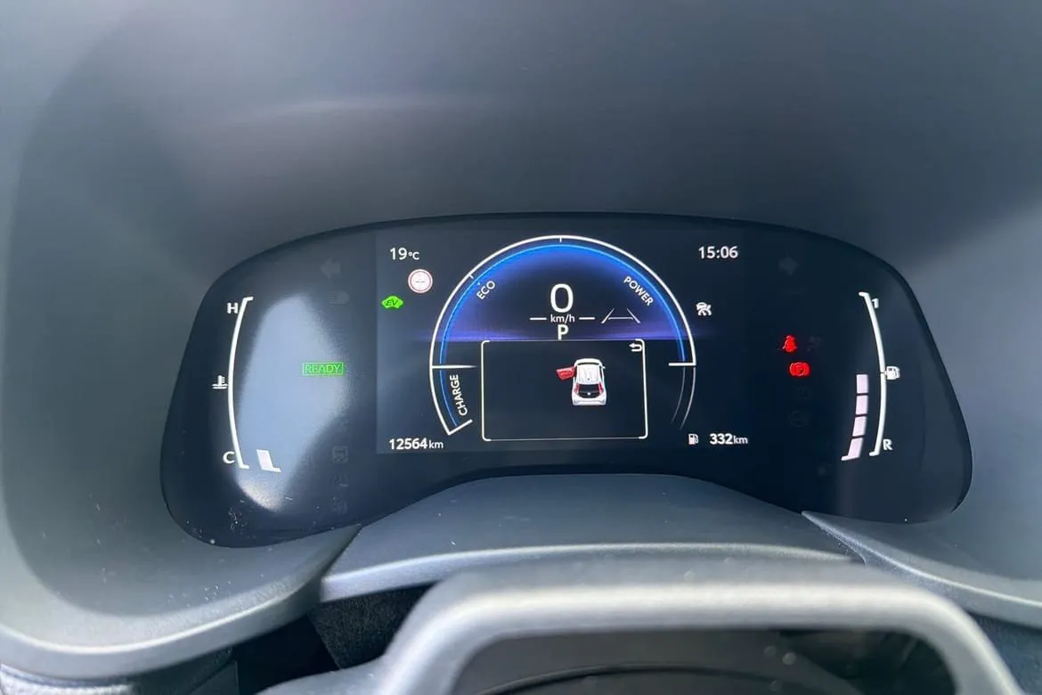 Vehicle image 15