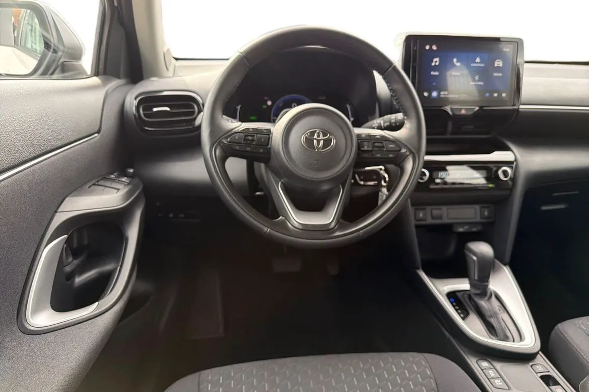 Vehicle image 10