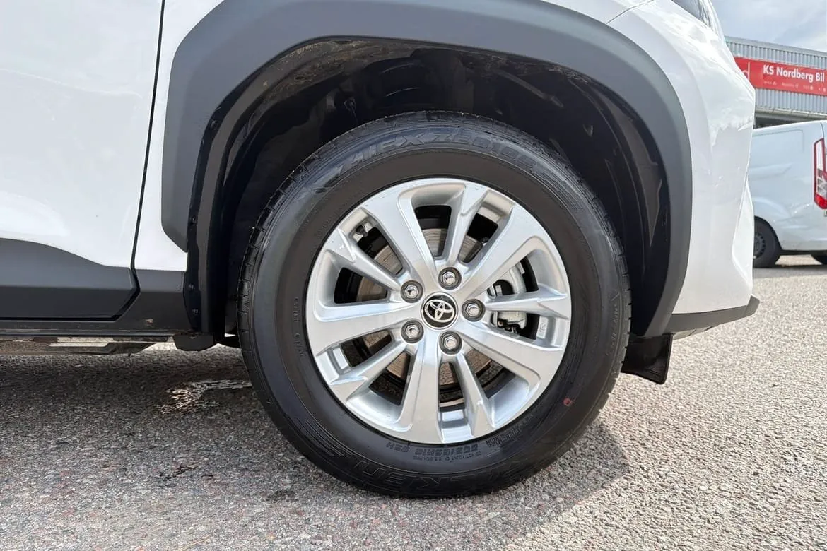 Vehicle image 16