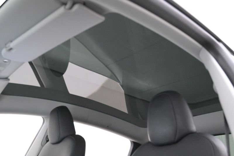 Tesla Model Y bild 20