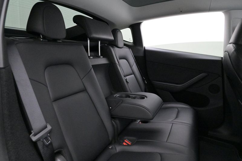 Tesla Model Y bild 21