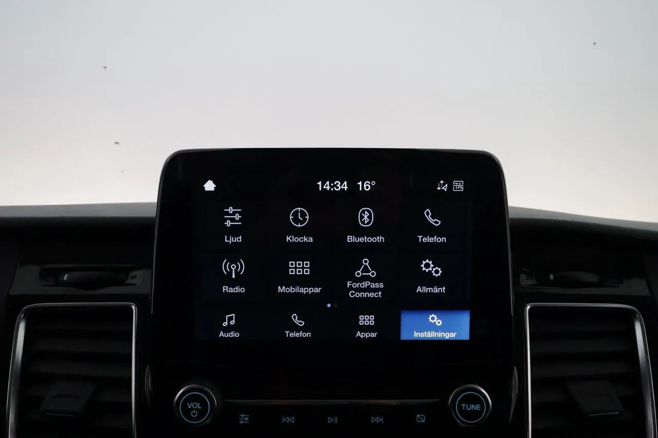 Vehicle image 18