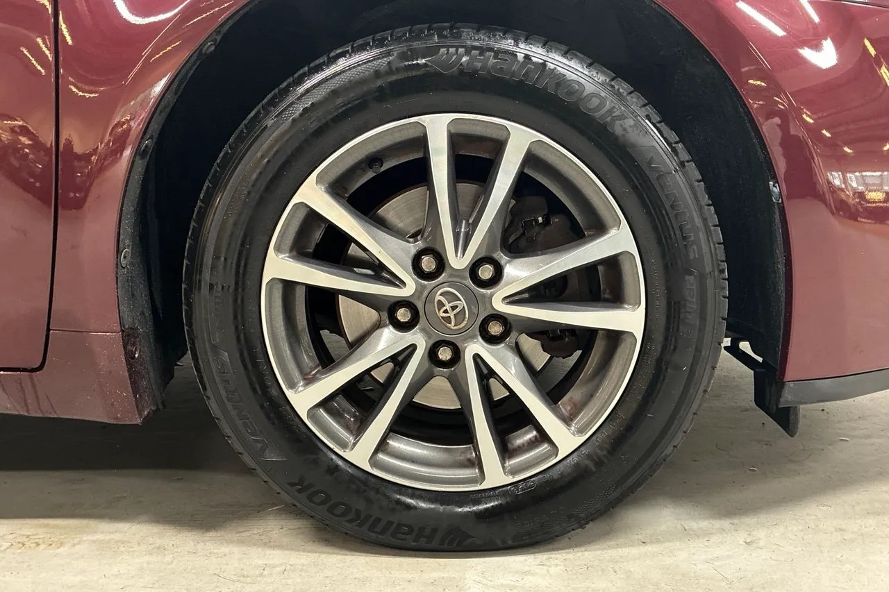 Vehicle image 10