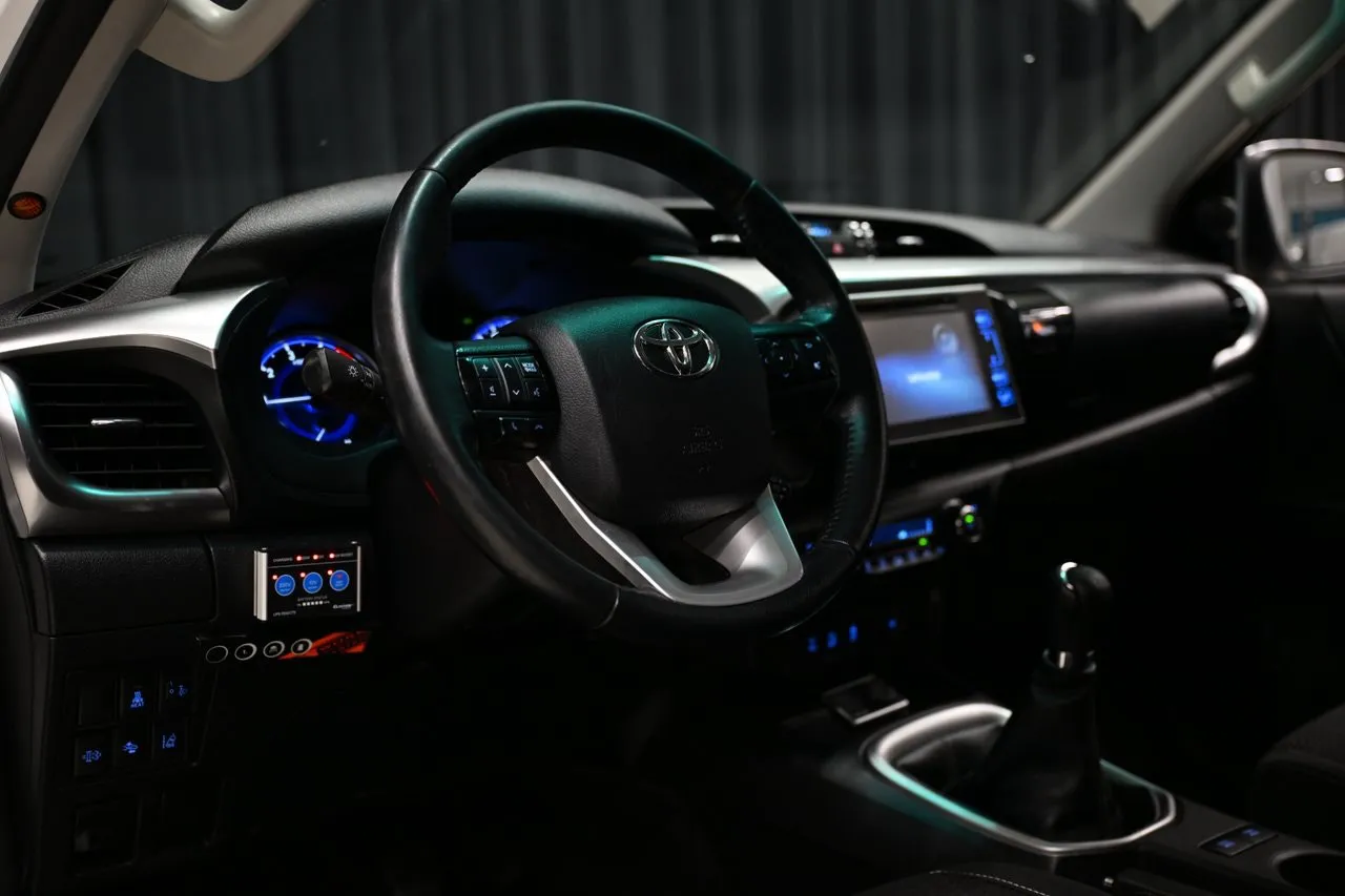 Vehicle image 16
