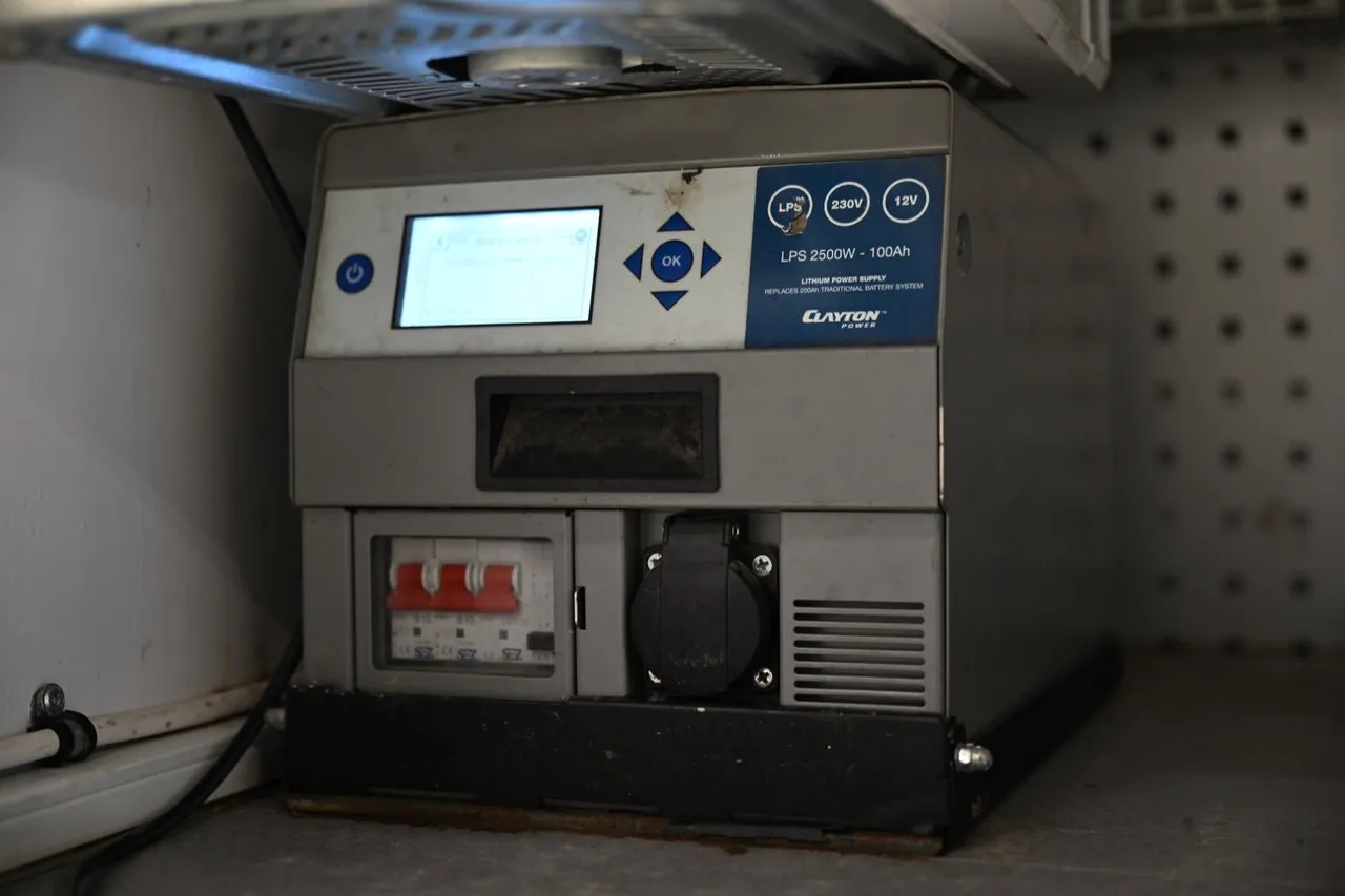 Vehicle image 11