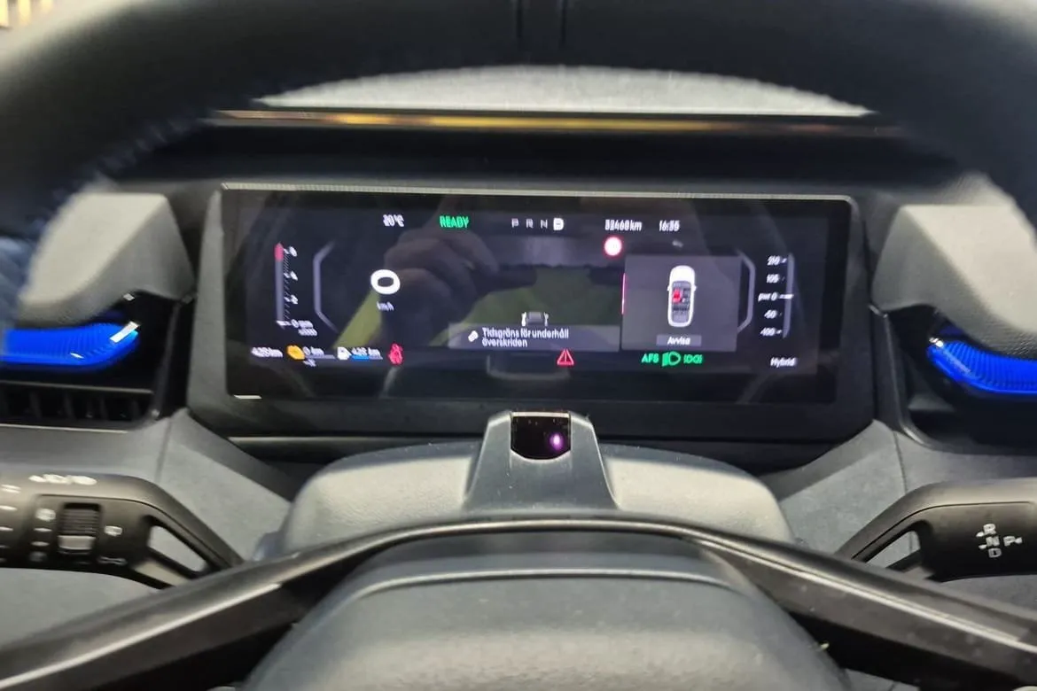 Vehicle image 15