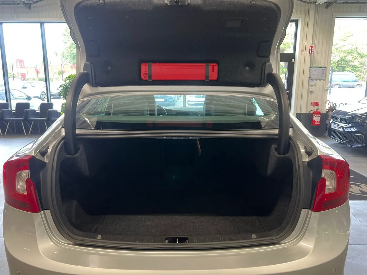 Vehicle image 14