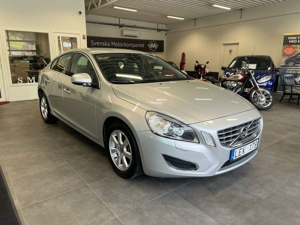 Volvo S60 T4 Powershift Momentum P-Sensorer 1 Ägare Full Service - 2011