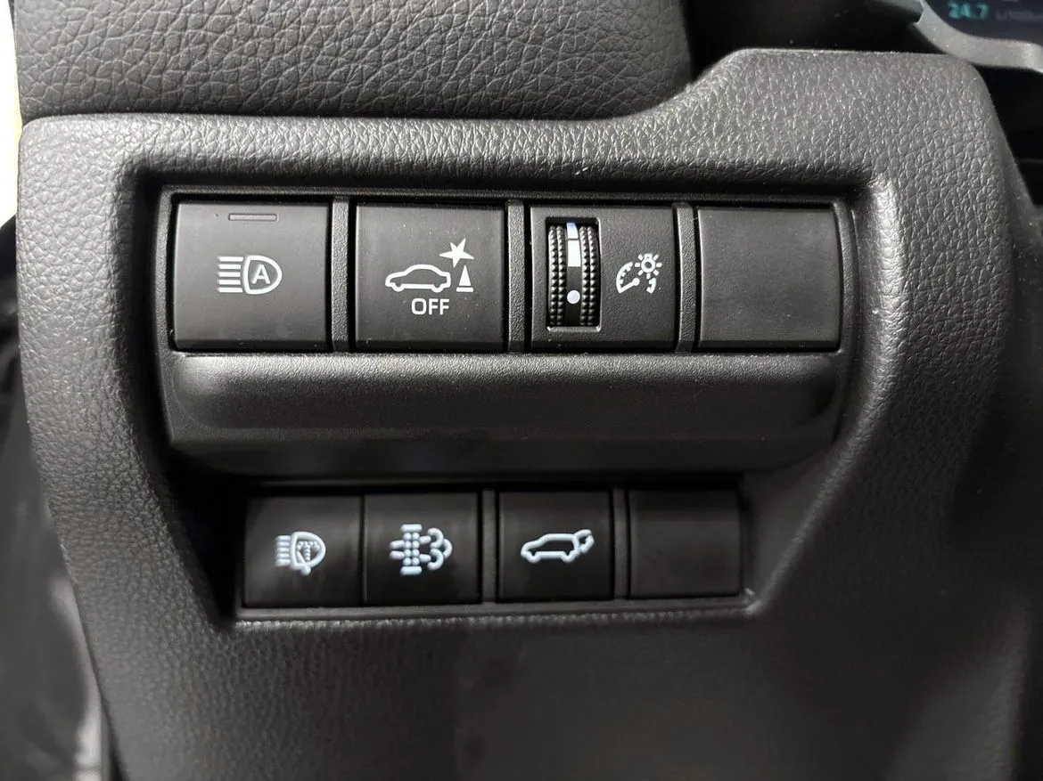 Vehicle image 24