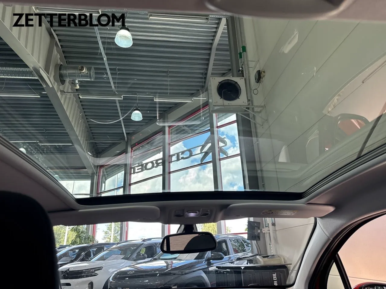Vehicle image 14