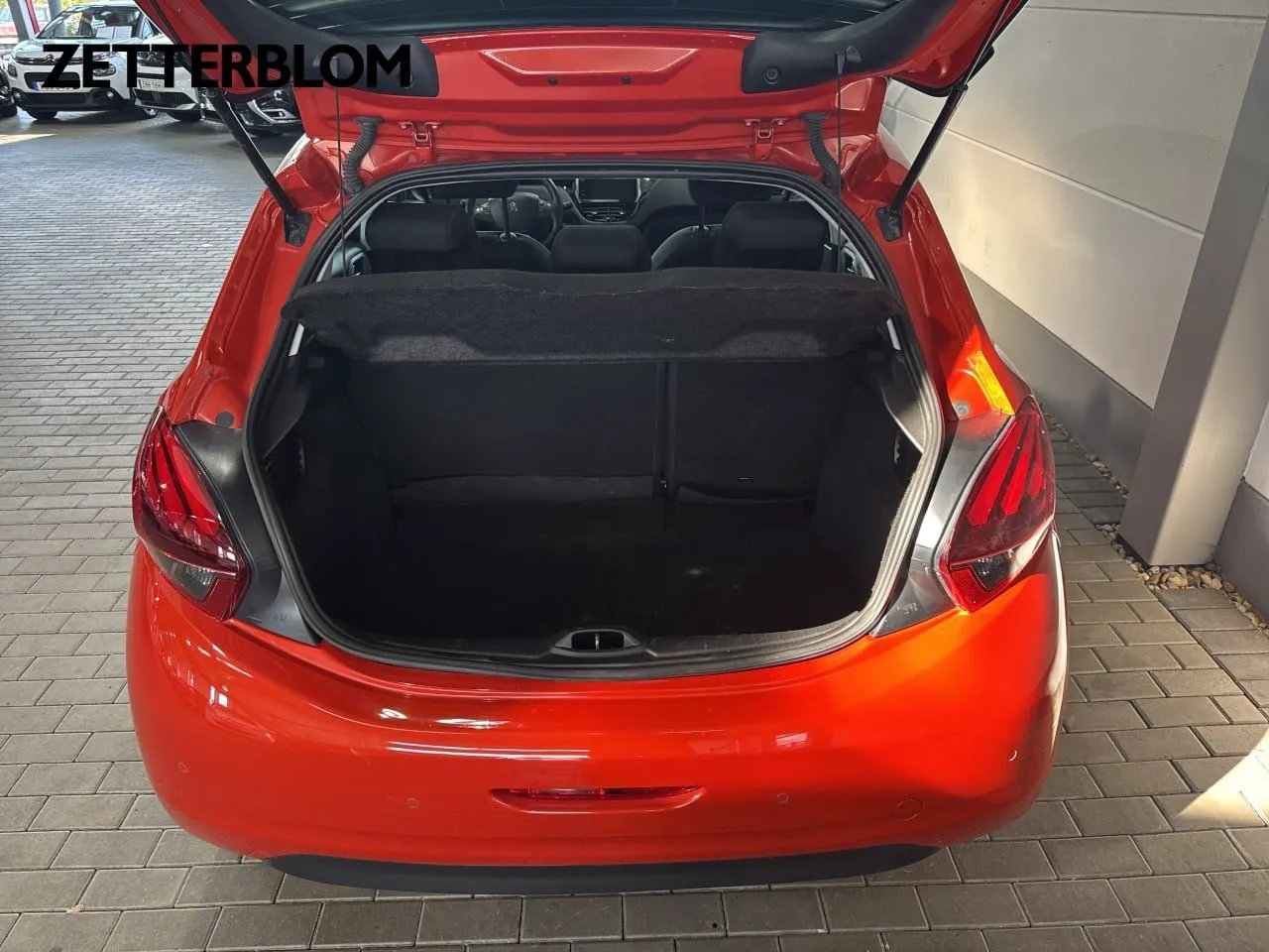 Vehicle image 5