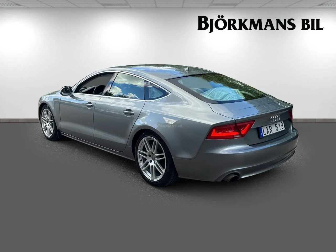 Vehicle image 5