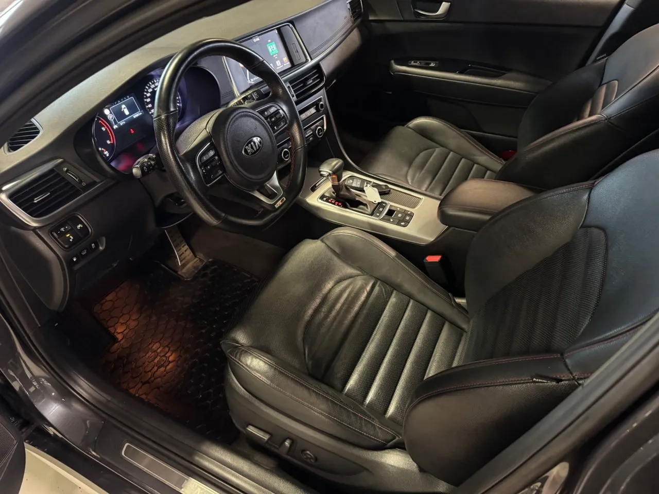 Vehicle image 8
