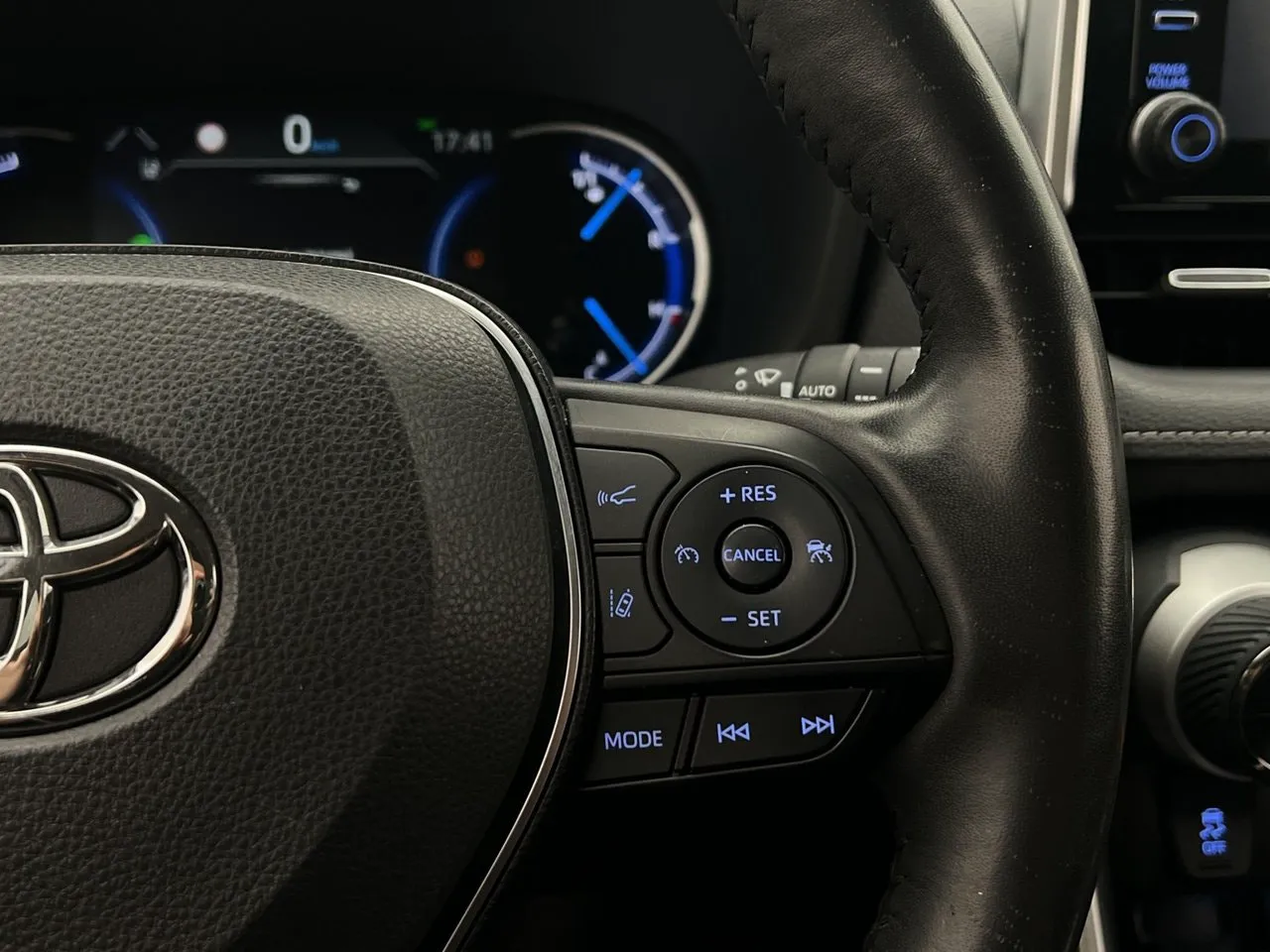 Vehicle image 18