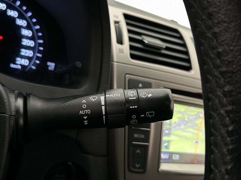 Toyota Avensis bild 32