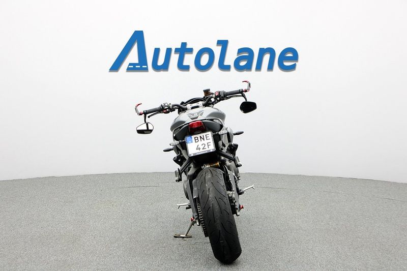 Triumph Street Triple bild 8