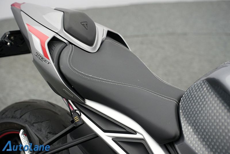 Triumph Street Triple bild 17