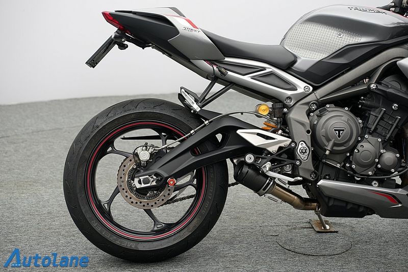 Triumph Street Triple bild 10