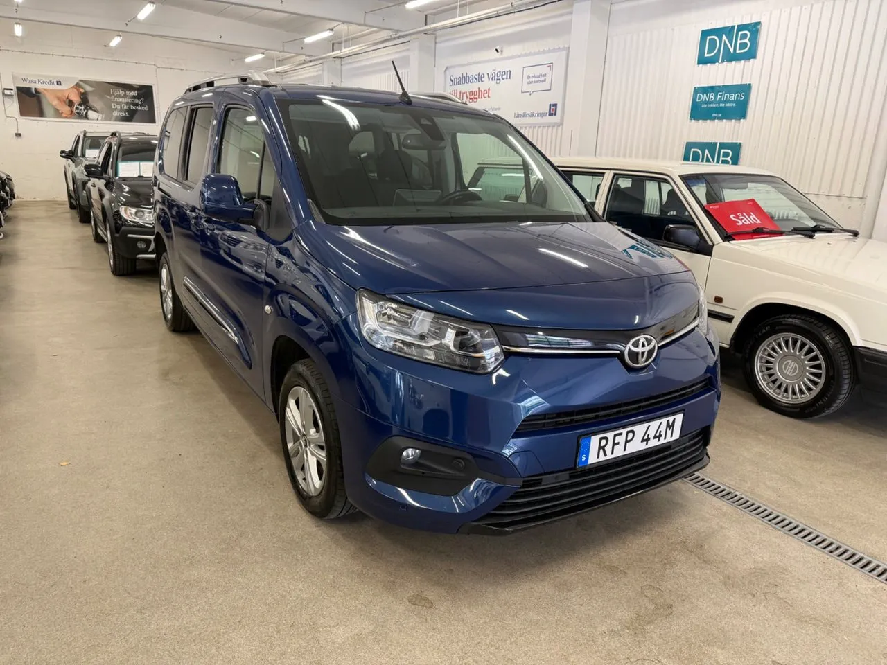 Vehicle image 13