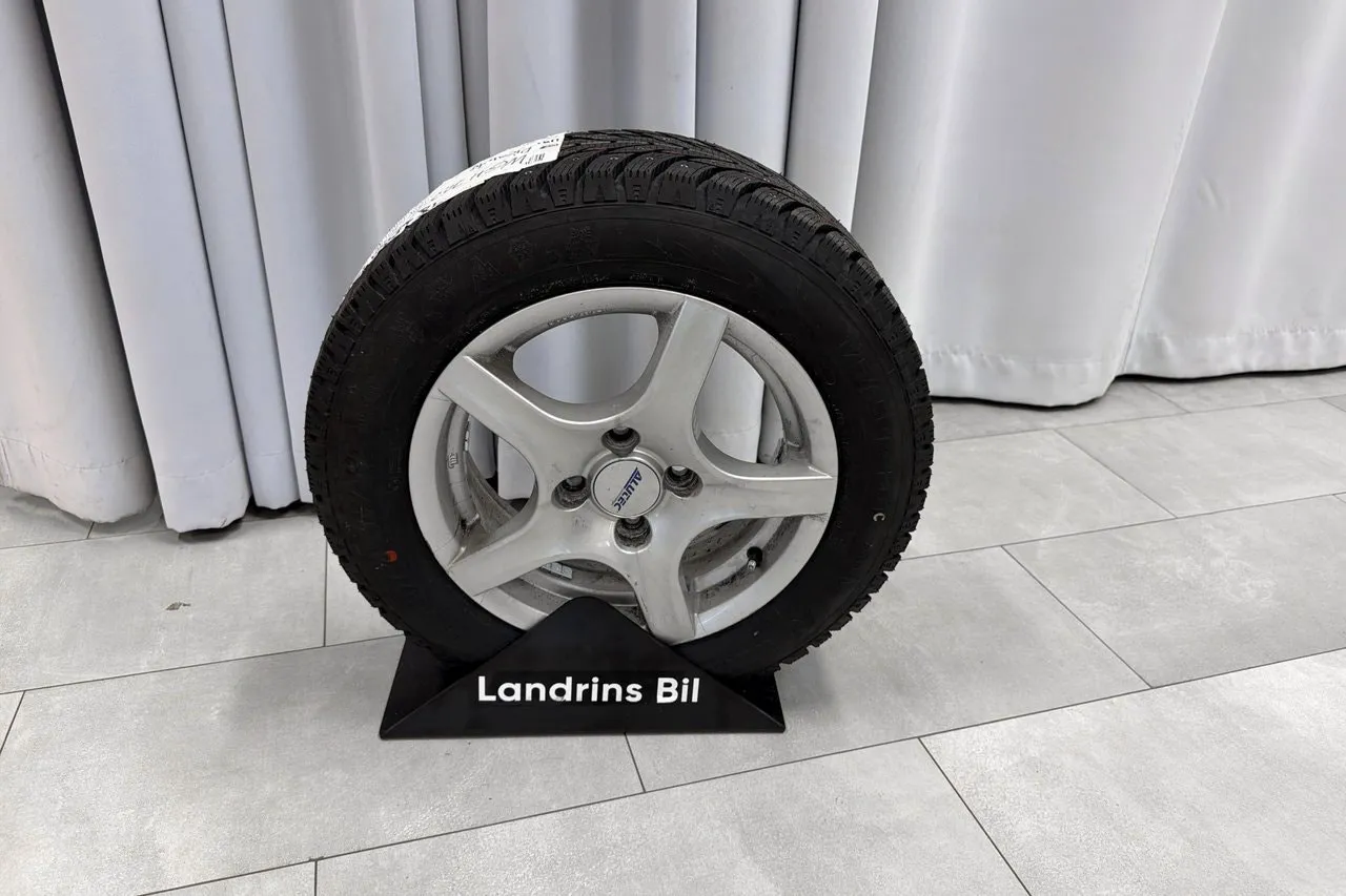 Vehicle image 18