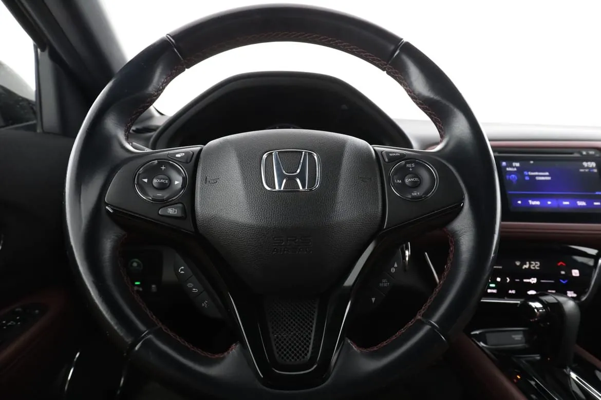 Vehicle image 18