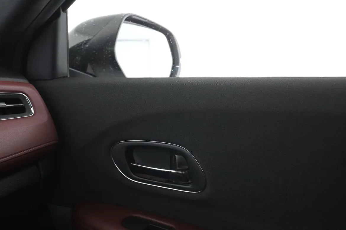 Vehicle image 32
