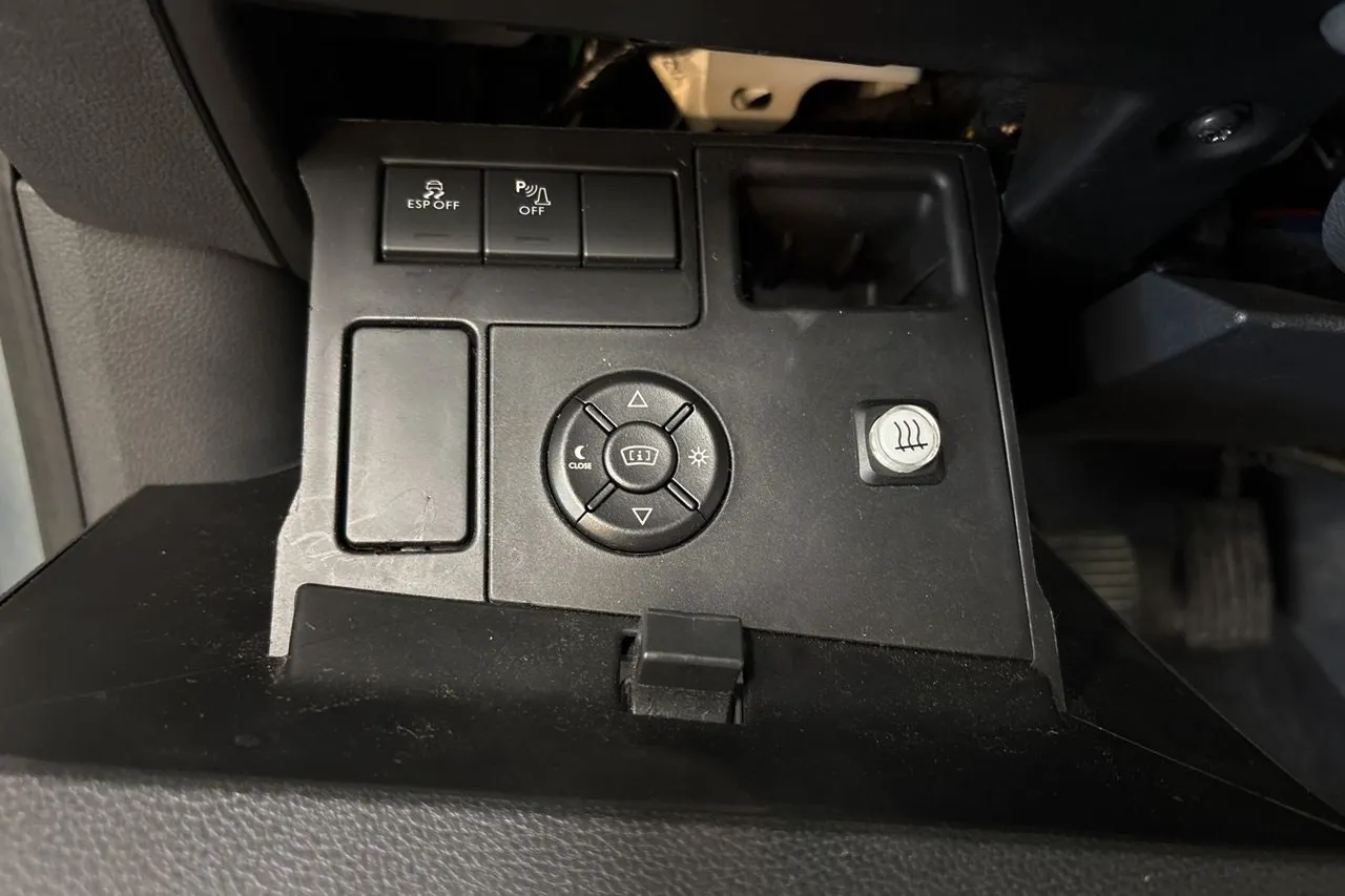 Vehicle image 20