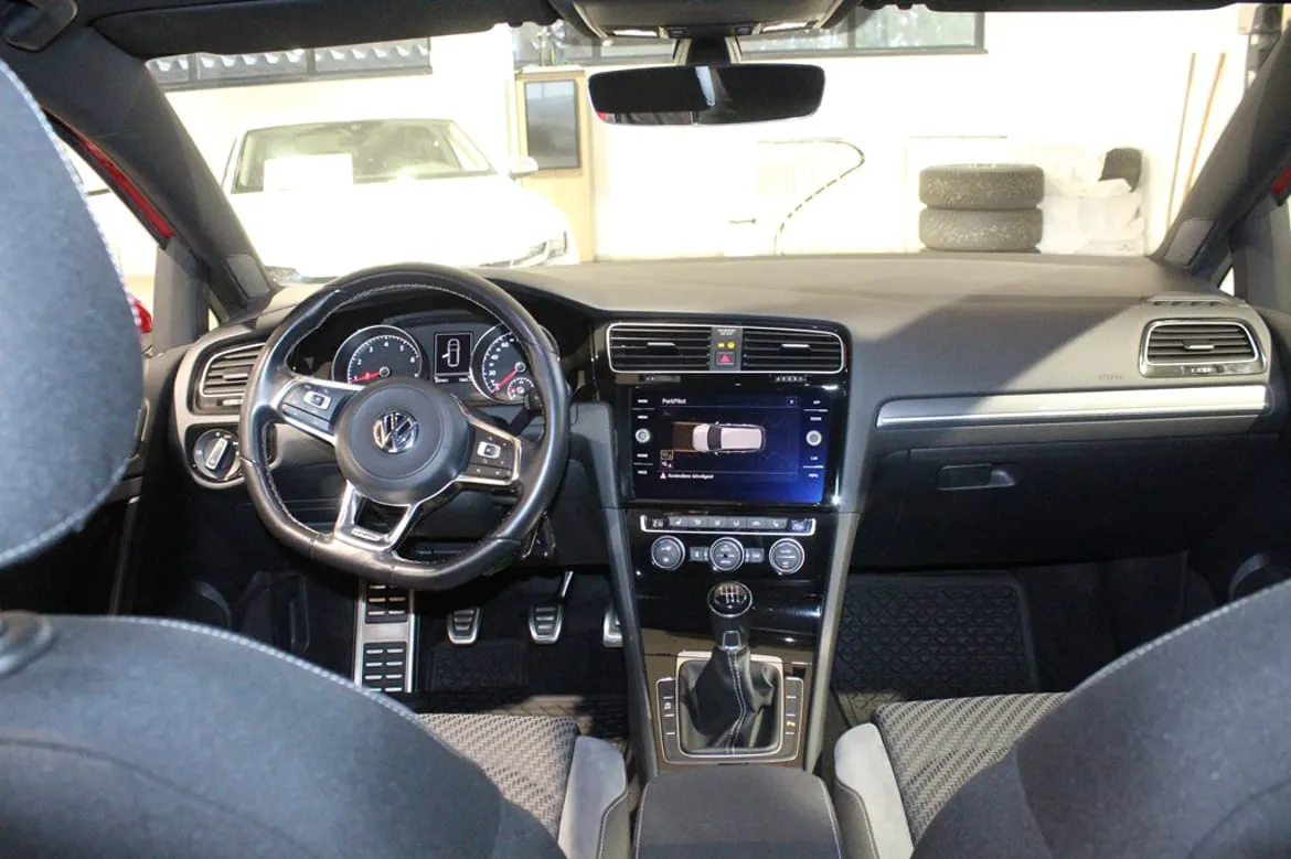 Vehicle image 17
