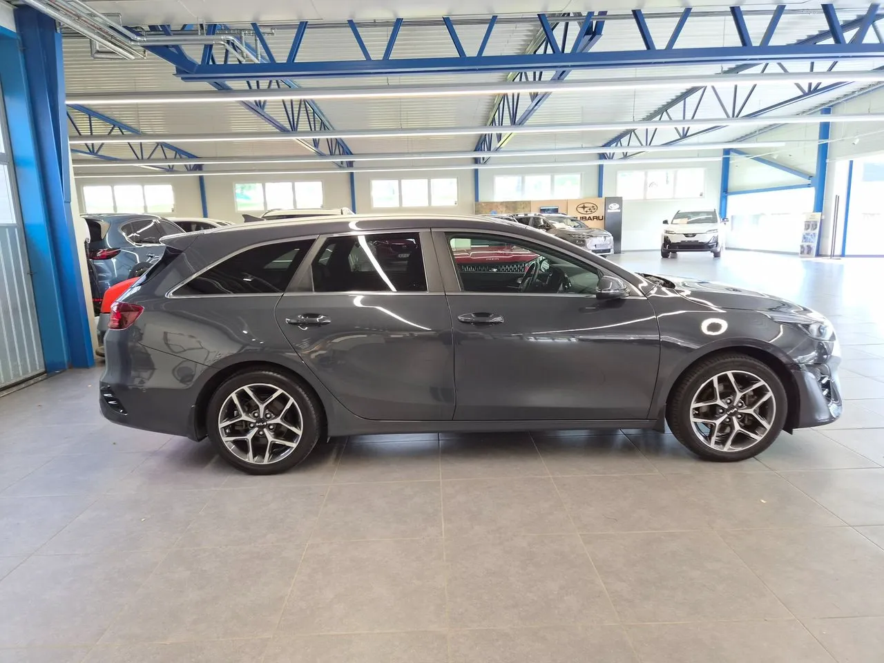 Vehicle image 4