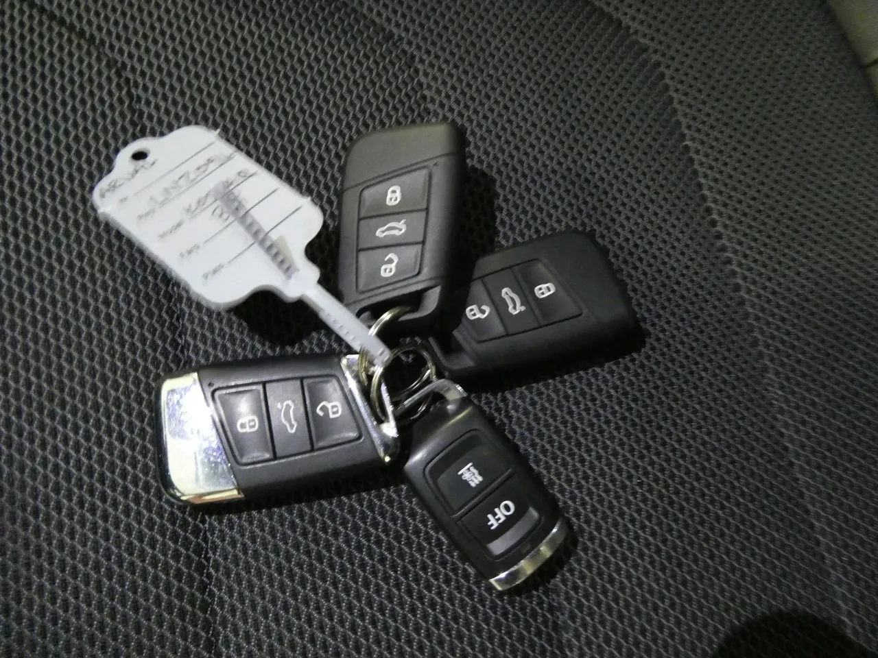 Vehicle image 15