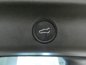 Tesla Model Y bild 18