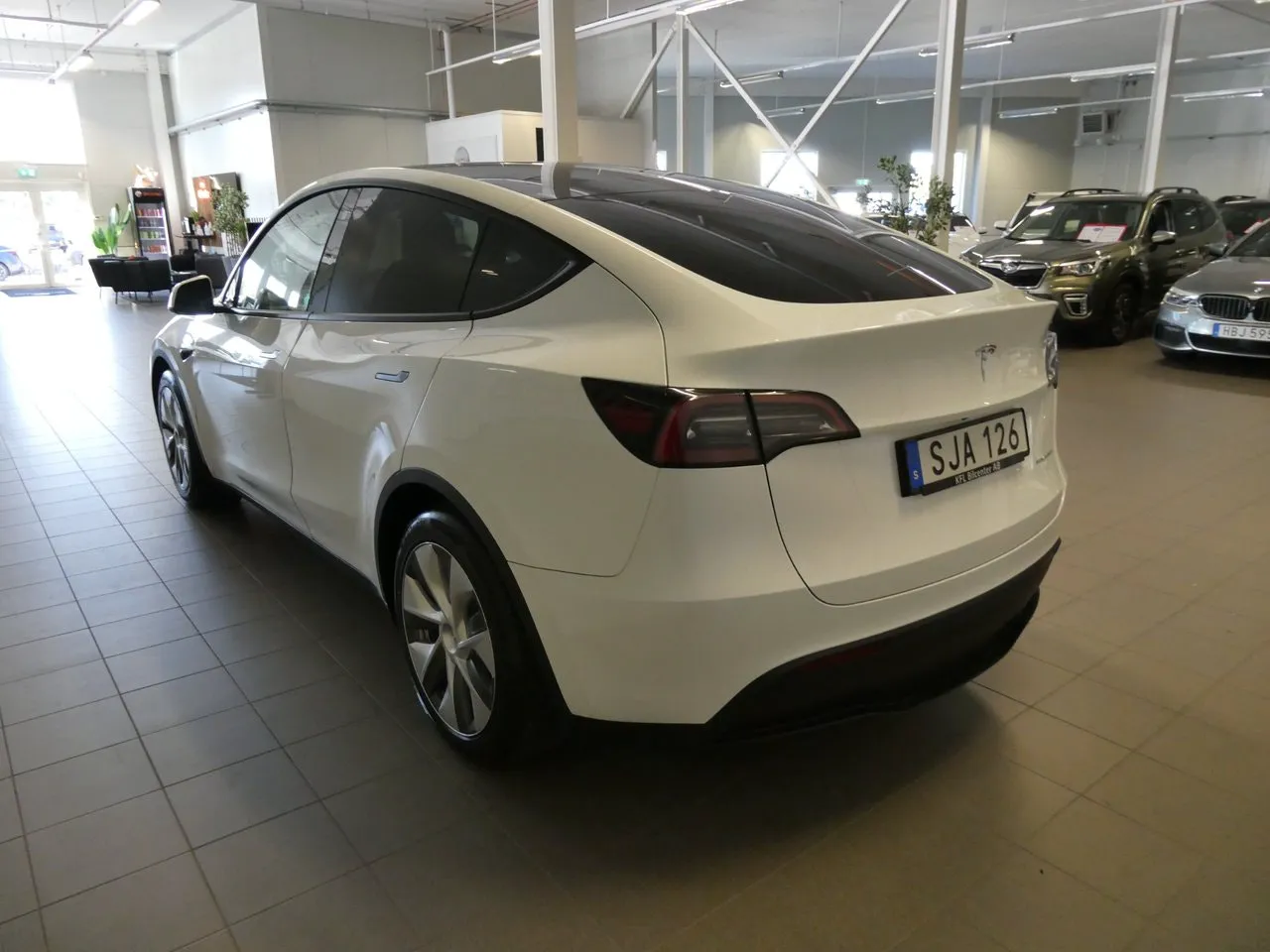 Vehicle image 6