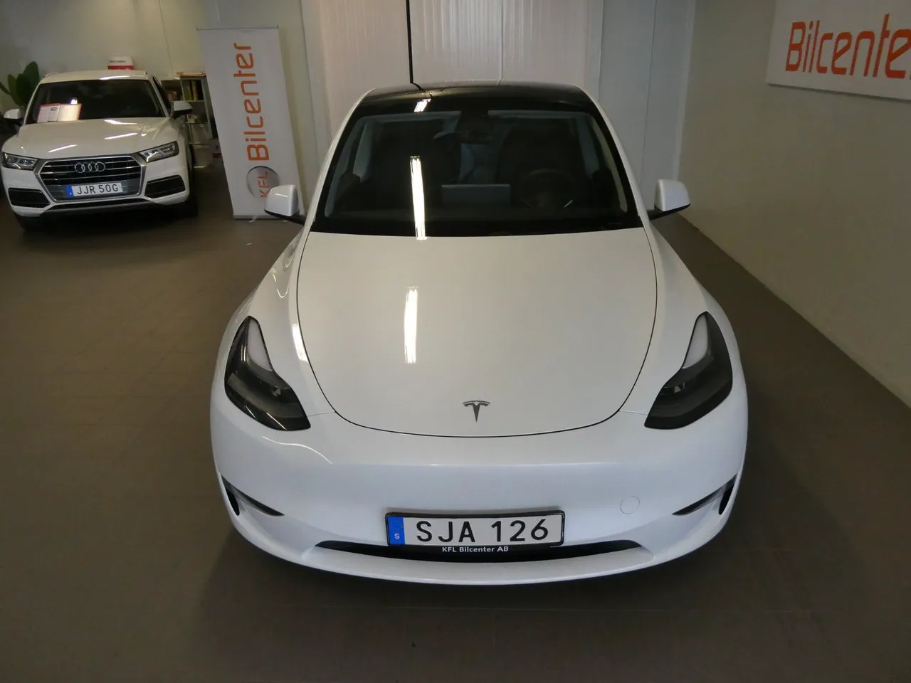 Vehicle image 9