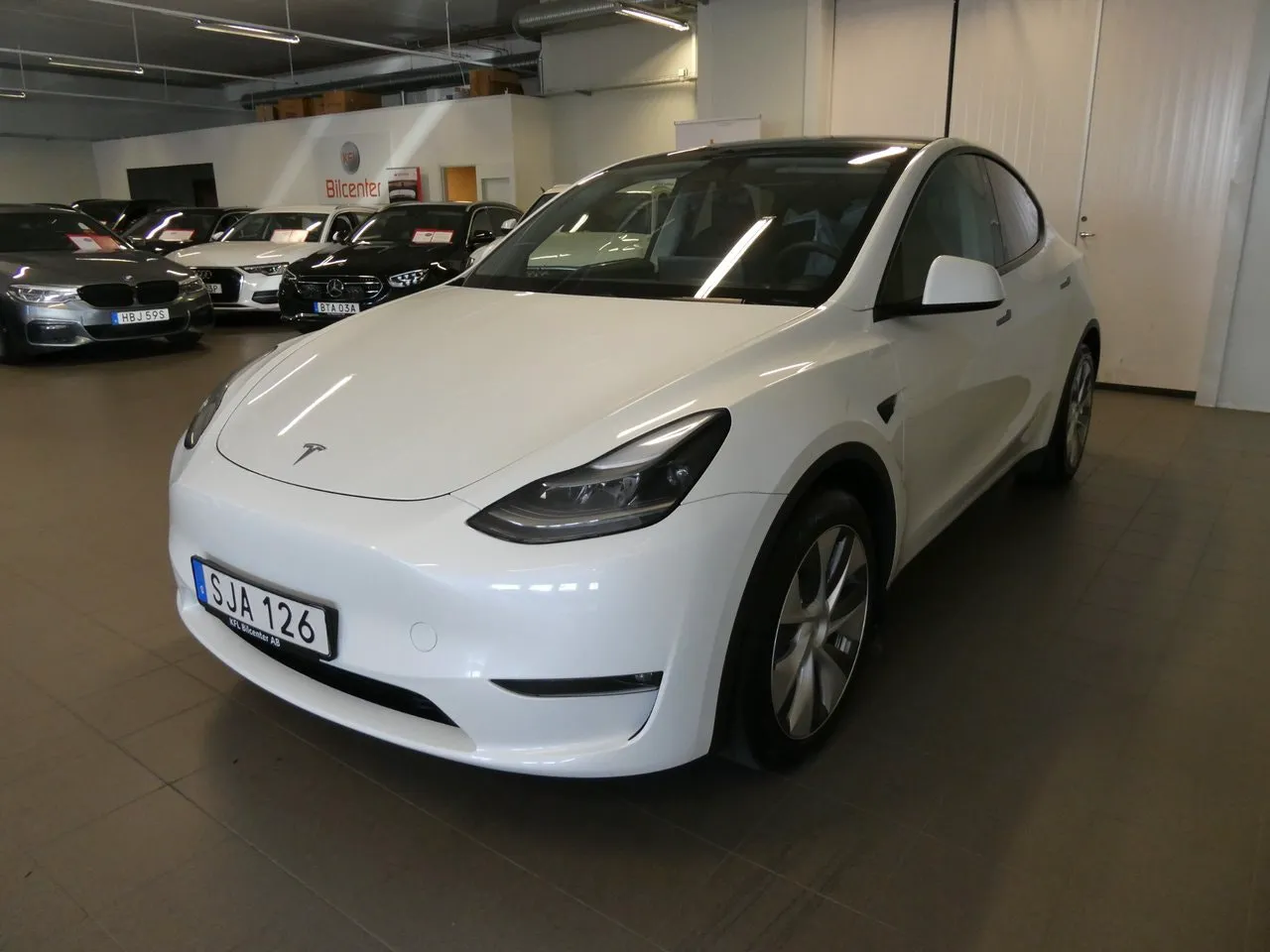 Vehicle image 7