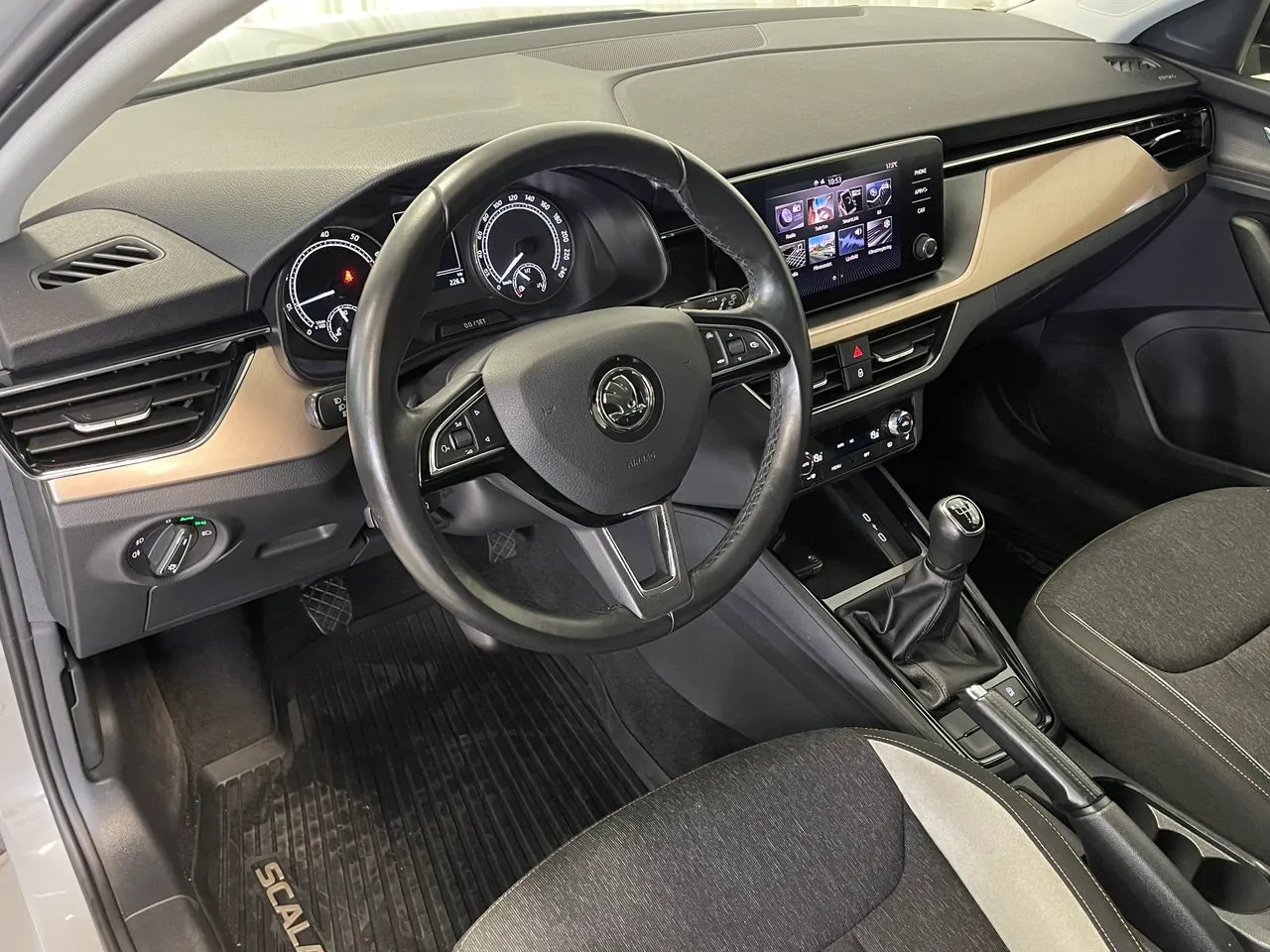 Vehicle image 6