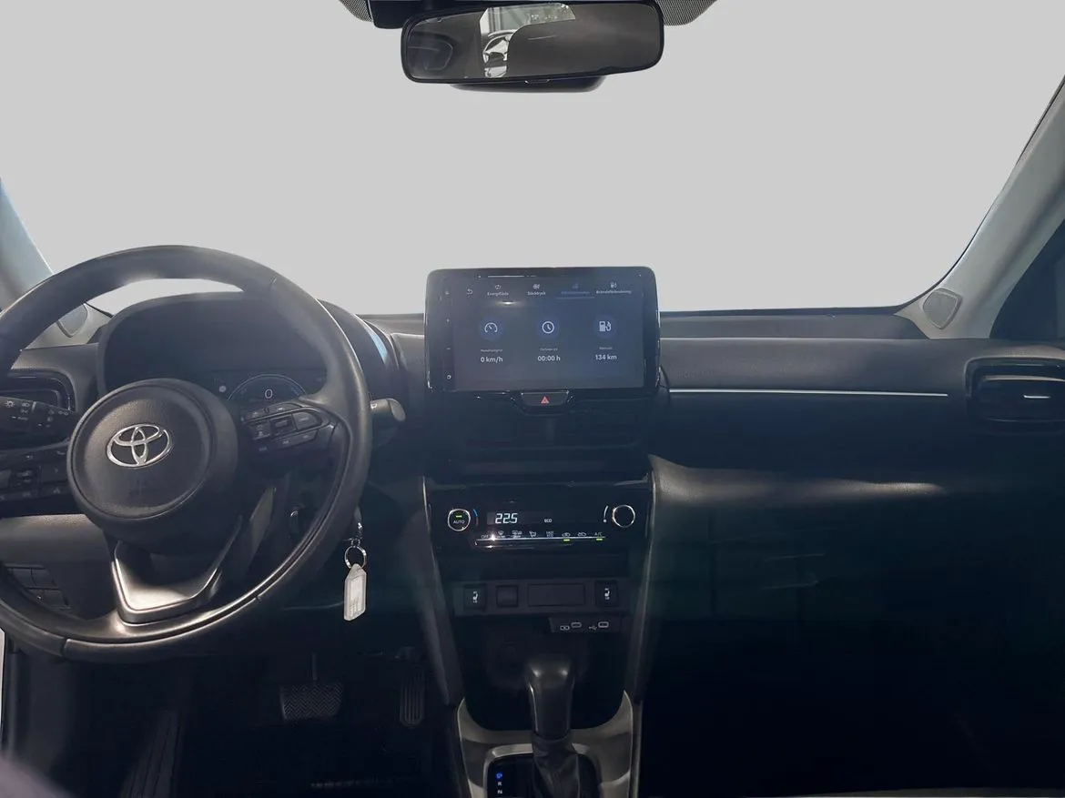 Vehicle image 10