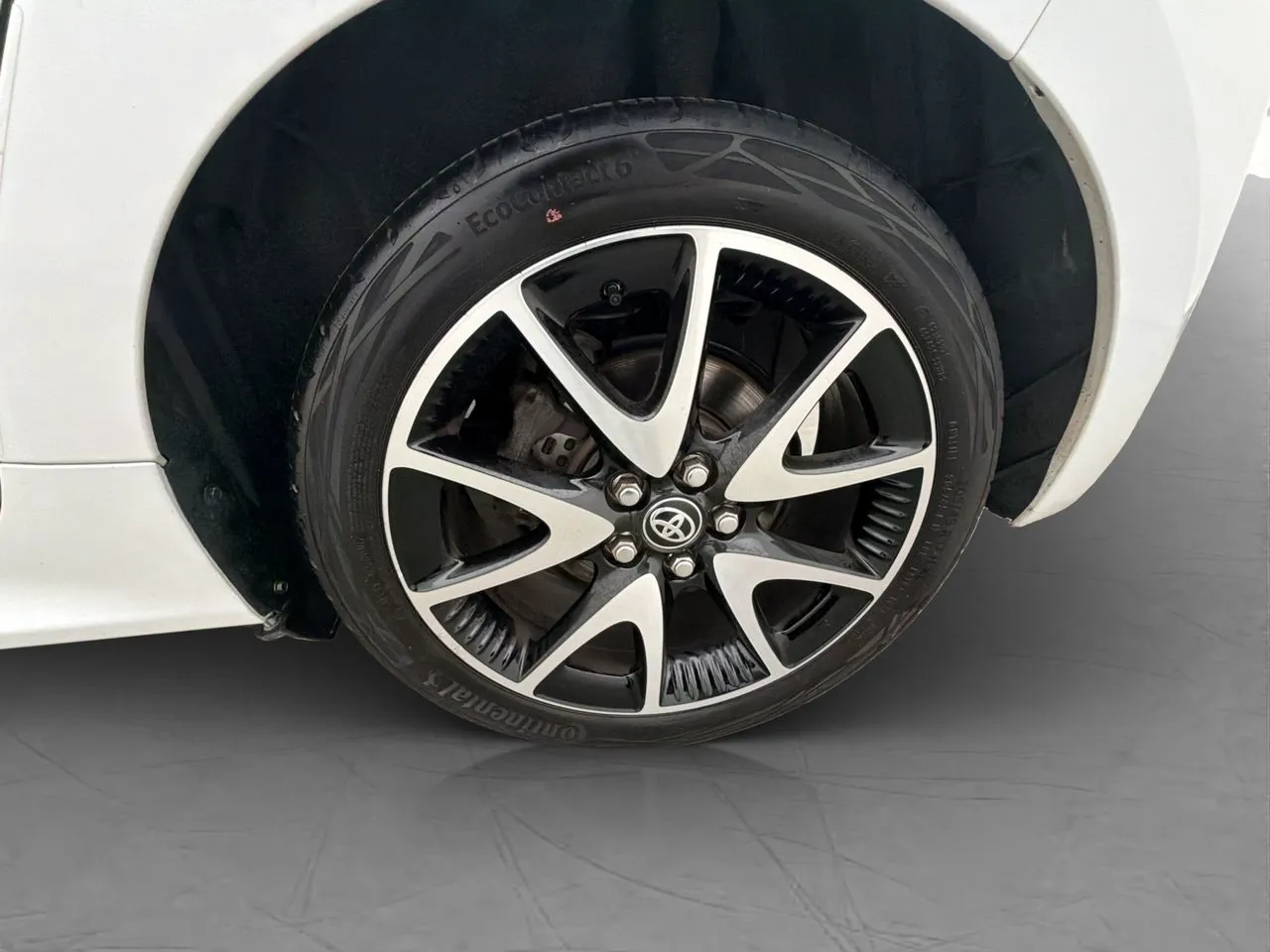 Vehicle image 32