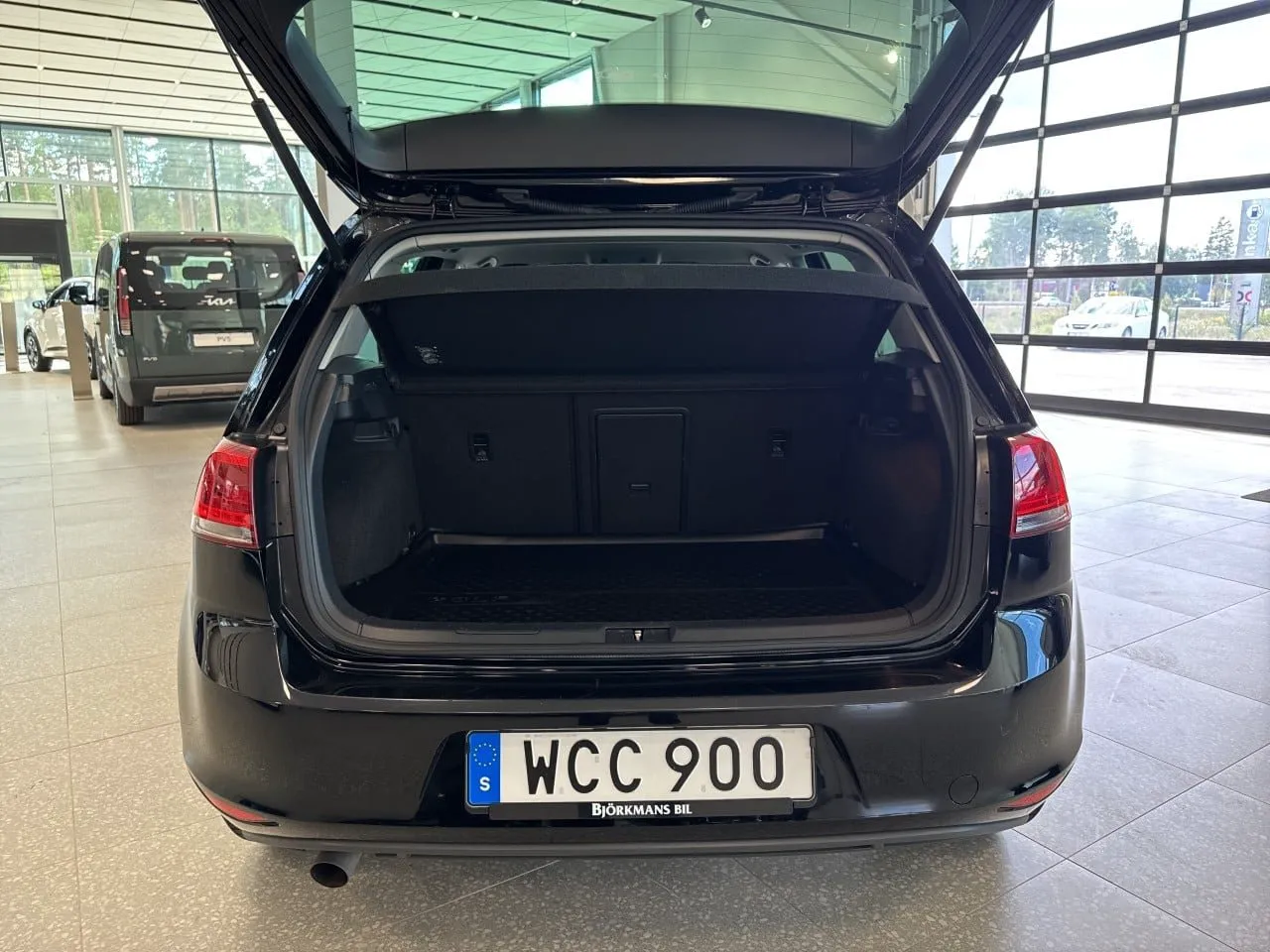 Vehicle image 13