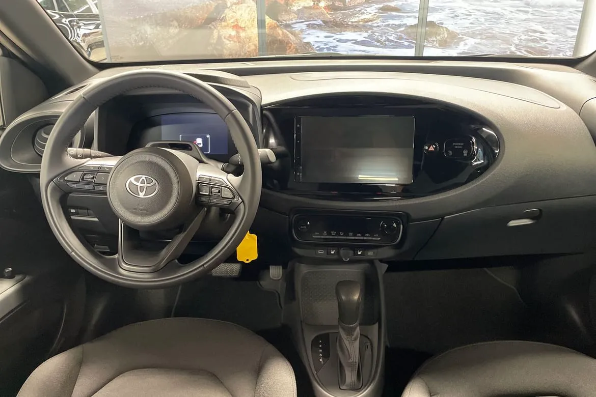 Vehicle image 9