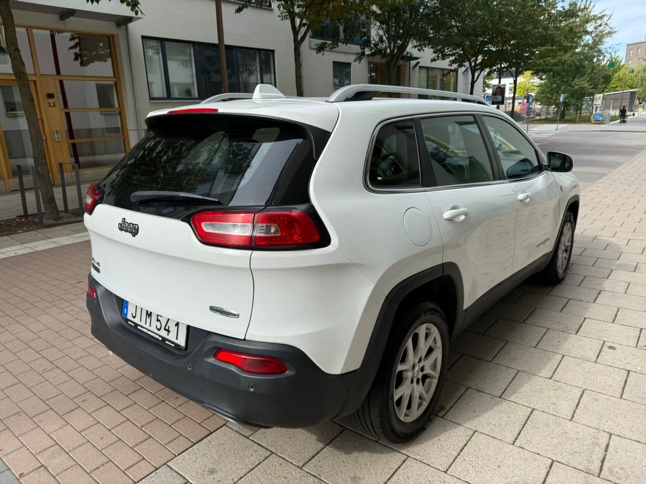 Vehicle image 6